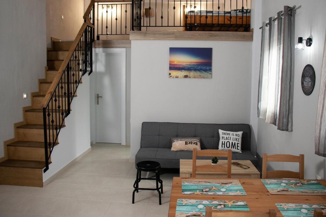 Filippou Luxury Apartments 弗洛伊塔 外观 照片