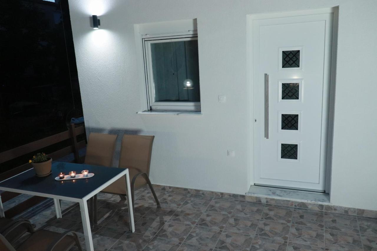 Filippou Luxury Apartments 弗洛伊塔 外观 照片