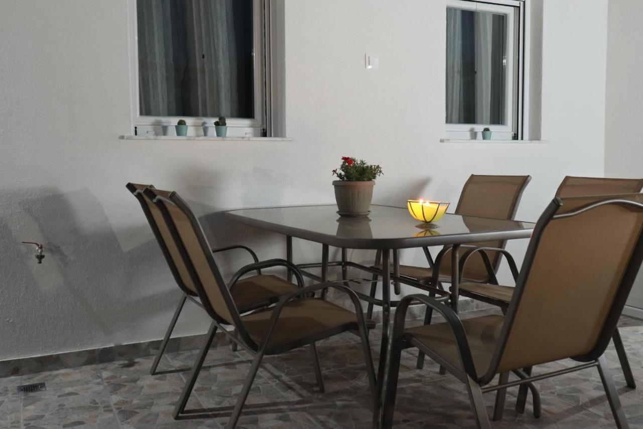 Filippou Luxury Apartments 弗洛伊塔 外观 照片