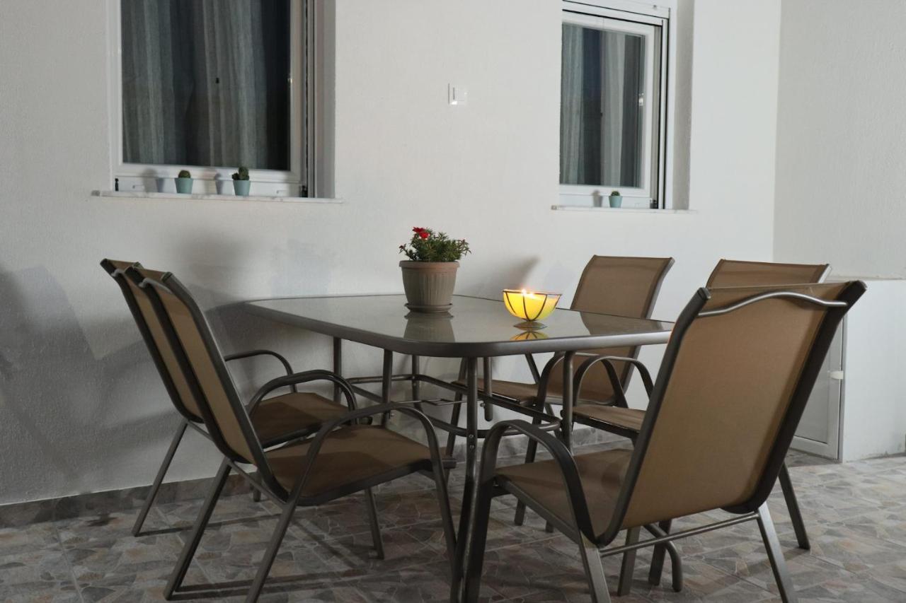 Filippou Luxury Apartments 弗洛伊塔 外观 照片