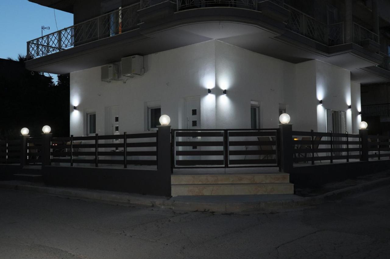 Filippou Luxury Apartments 弗洛伊塔 外观 照片