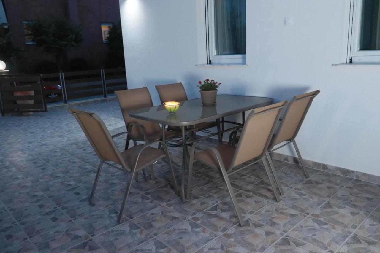 Filippou Luxury Apartments 弗洛伊塔 外观 照片